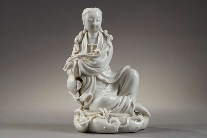 Figure of Guanyin seated in porcelain "Blanc de Chine"
